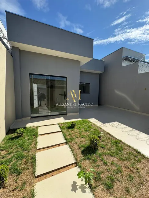 Foto 1 de Casa com 3 quartos à venda em Montes Claros - MG