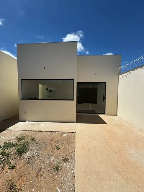 Casa com 3 quartos à venda, 126m2 em Montes Claros - MG - imagem 1 Foto 1 de Casa com 3 quartos à venda, 126m2 em Montes Claros - MG