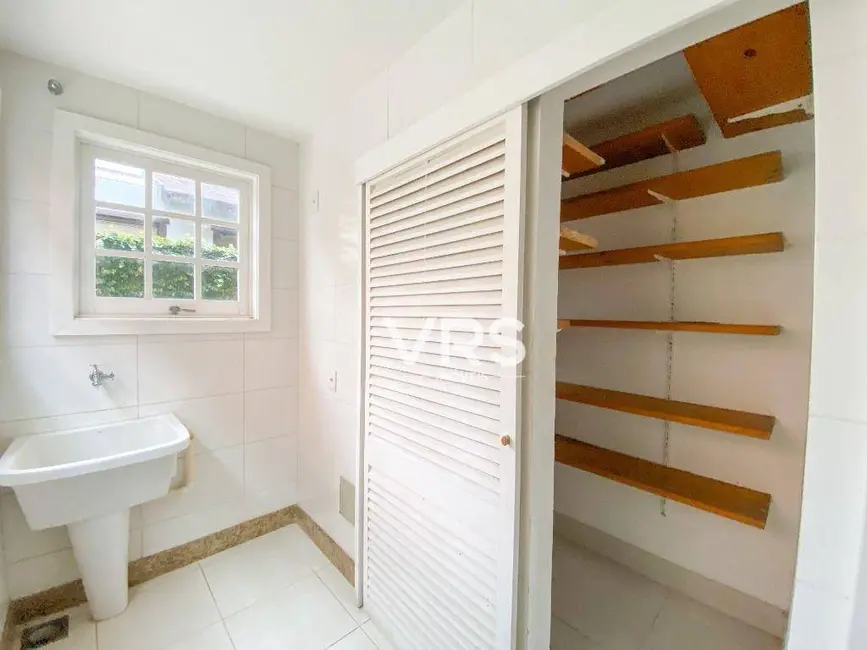 Foto 7 de Casa de Condomínio com 5 quartos à venda, 450m2 em Várzea, Teresopolis - RJ