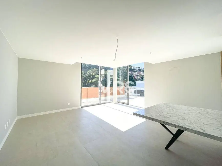 Cobertura com 3 quartos à venda, 208m2 em Agriões, Teresopolis - RJ - imagem 4 Foto 4 de Cobertura com 3 quartos à venda, 208m2 em Agriões, Teresopolis - RJ