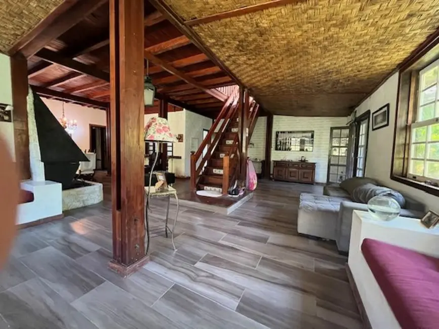 Casa com 10 quartos à venda, 1700m2 em Albuquerque, Teresopolis - RJ - imagem 7 Foto 7 de Casa com 10 quartos à venda, 1700m2 em Albuquerque, Teresopolis - RJ