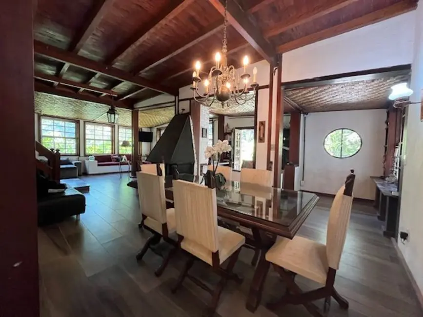 Foto 1 de Casa com 10 quartos à venda, 1700m2 em Albuquerque, Teresopolis - RJ