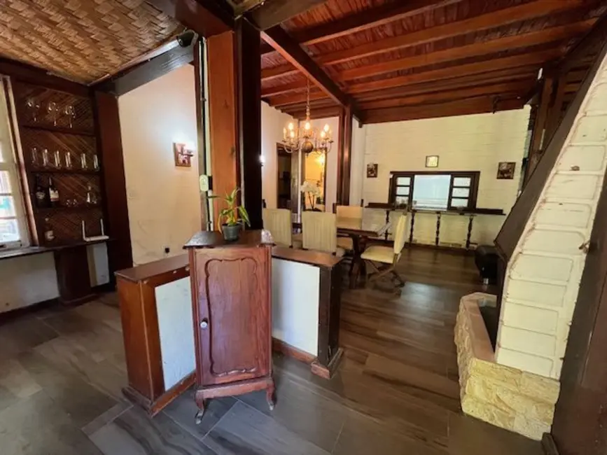 Casa com 10 quartos à venda, 1700m2 em Albuquerque, Teresopolis - RJ - imagem 3 Foto 3 de Casa com 10 quartos à venda, 1700m2 em Albuquerque, Teresopolis - RJ