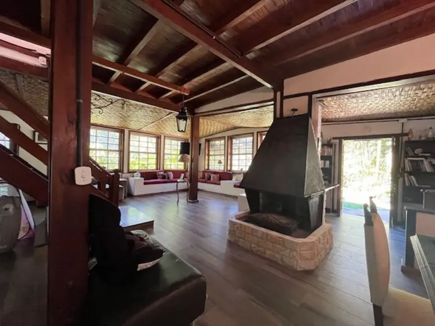 Casa com 10 quartos à venda, 1700m2 em Albuquerque, Teresopolis - RJ - imagem 4 Foto 4 de Casa com 10 quartos à venda, 1700m2 em Albuquerque, Teresopolis - RJ
