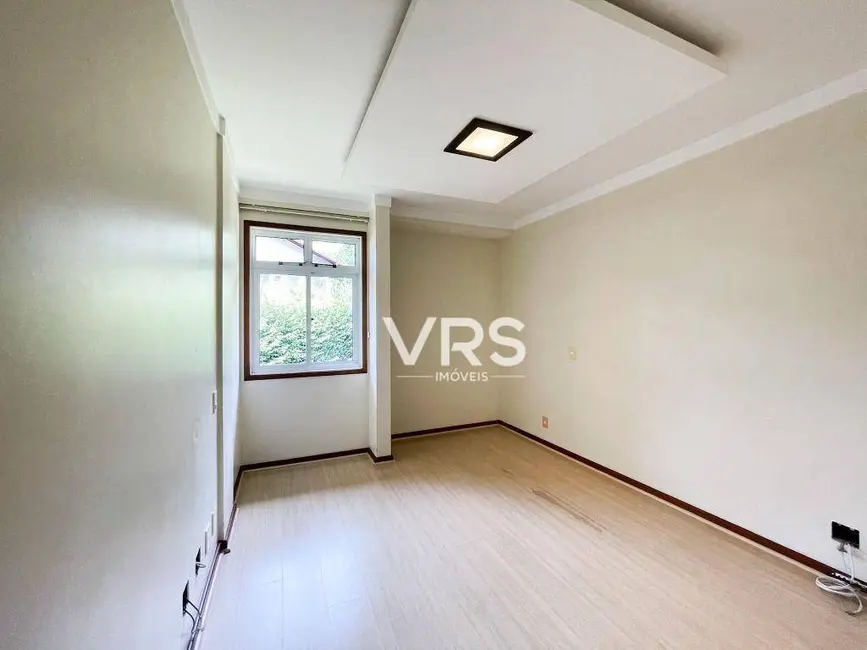 Apartamento com 2 quartos à venda, 80m2 em Várzea, Teresopolis - RJ - imagem 8 Foto 8 de Apartamento com 2 quartos à venda, 80m2 em Várzea, Teresopolis - RJ