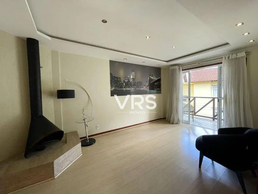 Apartamento com 2 quartos à venda, 80m2 em Várzea, Teresopolis - RJ - imagem 3 Foto 3 de Apartamento com 2 quartos à venda, 80m2 em Várzea, Teresopolis - RJ