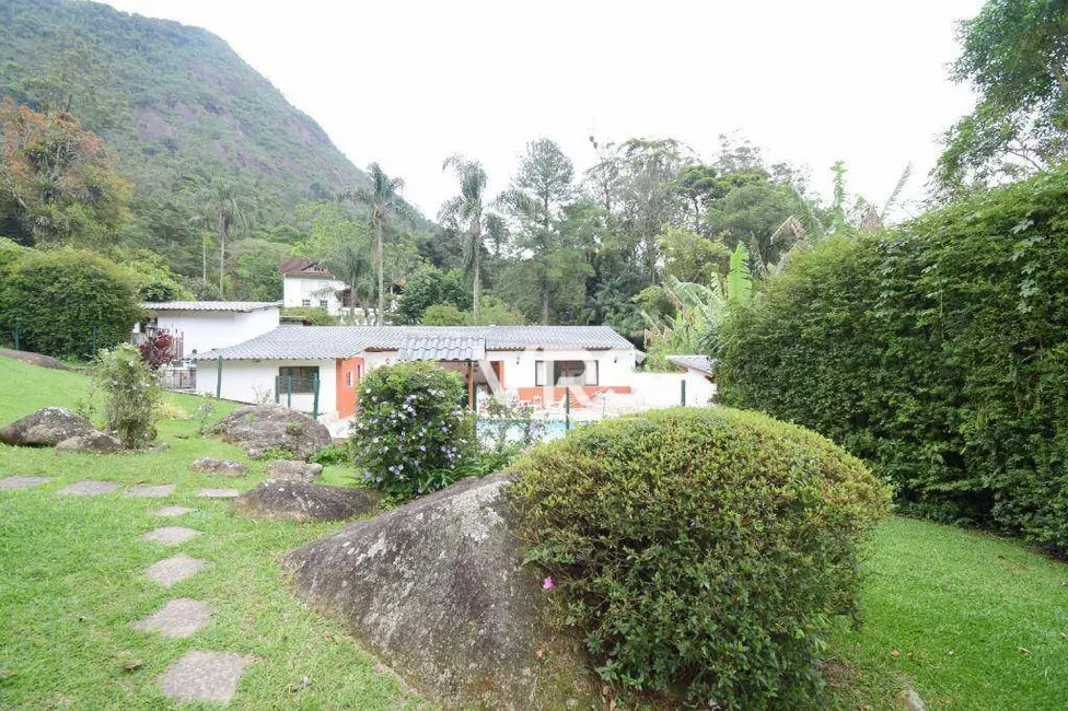 Casa com 4 quartos à venda, 1800m2 em Granja Guarani, Teresopolis - RJ - imagem 3 Foto 3 de Casa com 4 quartos à venda, 1800m2 em Granja Guarani, Teresopolis - RJ