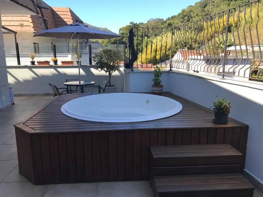 Cobertura com 3 quartos à venda, 227m2 em Várzea, Teresopolis - RJ - imagem 3 Foto 3 de Cobertura com 3 quartos à venda, 227m2 em Várzea, Teresopolis - RJ
