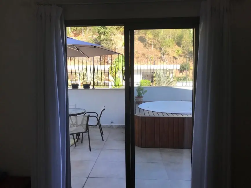 Cobertura com 3 quartos à venda, 227m2 em Várzea, Teresopolis - RJ - imagem 5 Foto 5 de Cobertura com 3 quartos à venda, 227m2 em Várzea, Teresopolis - RJ