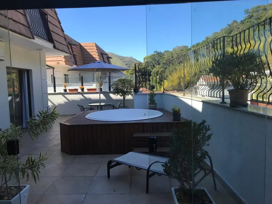 Cobertura com 3 quartos à venda, 227m2 em Várzea, Teresopolis - RJ - imagem 2 Foto 2 de Cobertura com 3 quartos à venda, 227m2 em Várzea, Teresopolis - RJ