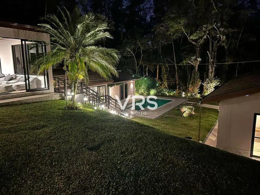 Foto 2 de Casa de Condomínio com 5 quartos à venda, 1605m2 em Carlos Guinle, Teresopolis - RJ