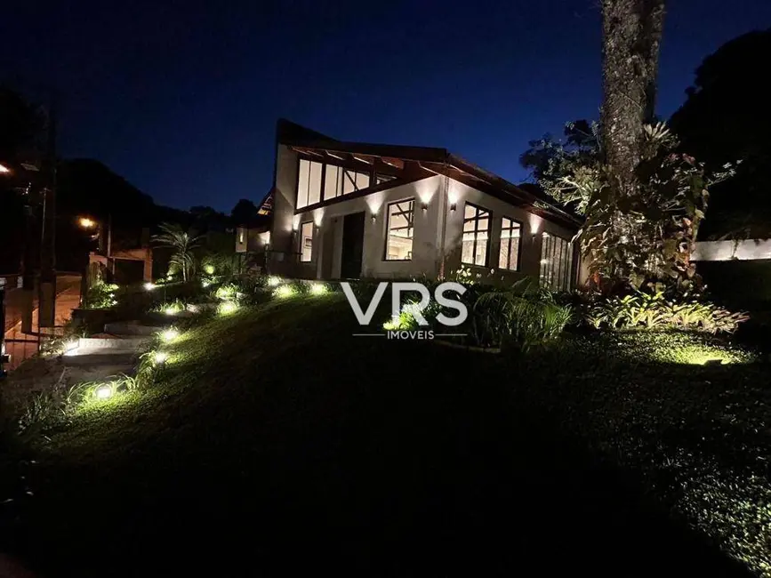 Foto 1 de Casa de Condomínio com 5 quartos à venda, 1605m2 em Carlos Guinle, Teresopolis - RJ