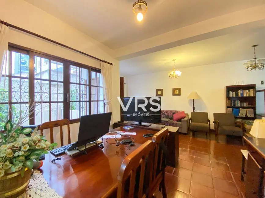 Casa com 4 quartos à venda, 116m2 em Várzea, Teresopolis - RJ - imagem 4 Foto 4 de Casa com 4 quartos à venda, 116m2 em Várzea, Teresopolis - RJ
