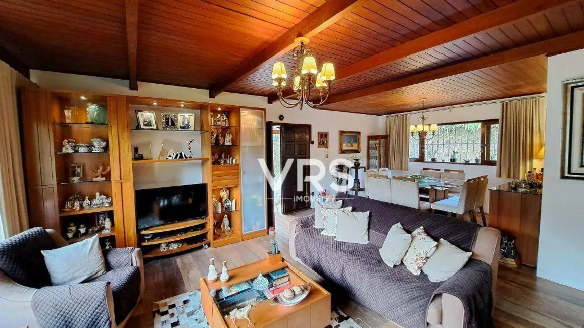Foto 3 de Casa com 4 quartos à venda, 2470m2 em Parque do Imbui, Teresopolis - RJ