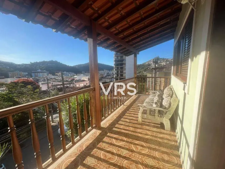 Casa com 3 quartos à venda, 446m2 em Várzea, Teresopolis - RJ - imagem 5 Foto 5 de Casa com 3 quartos à venda, 446m2 em Várzea, Teresopolis - RJ
