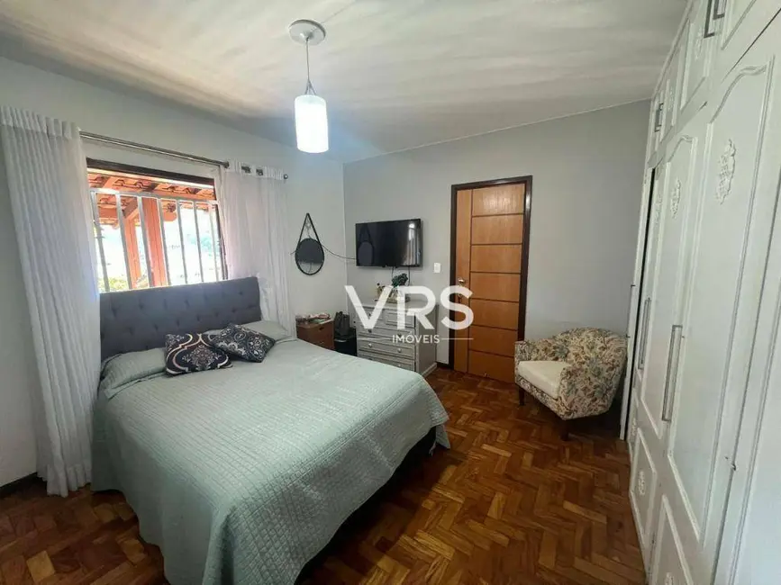 Casa com 3 quartos à venda, 446m2 em Várzea, Teresopolis - RJ - imagem 8 Foto 8 de Casa com 3 quartos à venda, 446m2 em Várzea, Teresopolis - RJ
