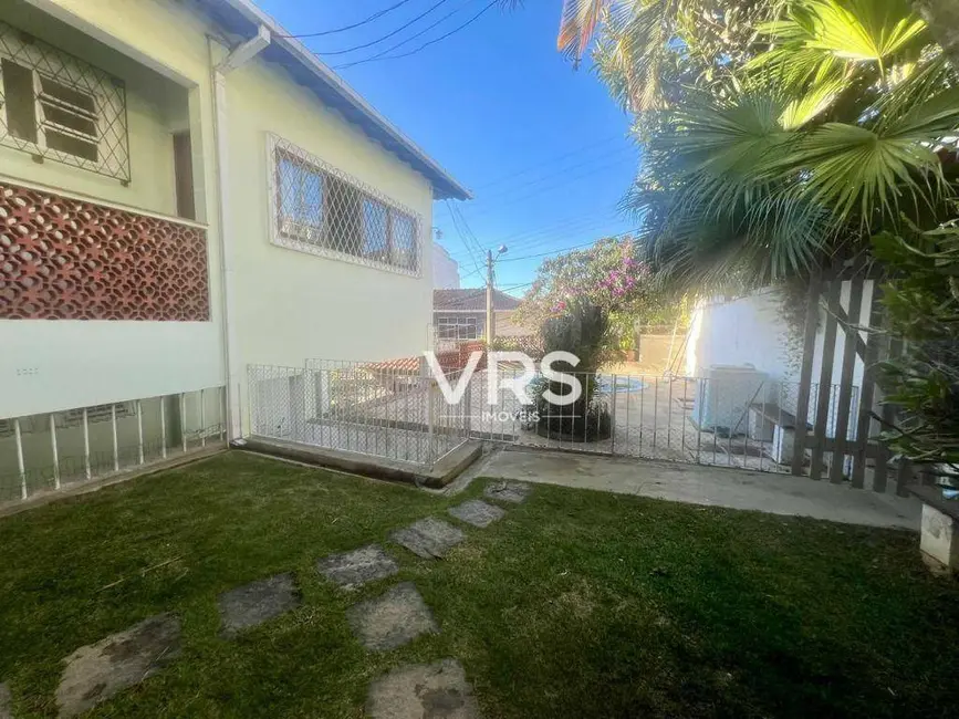 Casa com 3 quartos à venda, 446m2 em Várzea, Teresopolis - RJ - imagem 3 Foto 3 de Casa com 3 quartos à venda, 446m2 em Várzea, Teresopolis - RJ