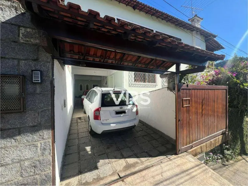 Casa com 3 quartos à venda, 446m2 em Várzea, Teresopolis - RJ - imagem 6 Foto 6 de Casa com 3 quartos à venda, 446m2 em Várzea, Teresopolis - RJ