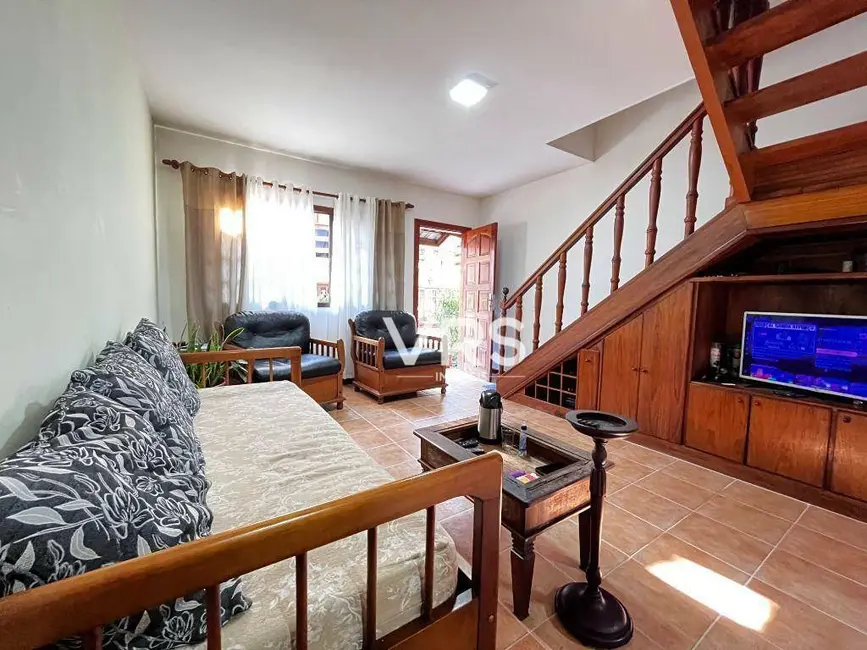 Foto 3 de Casa de Condomínio com 3 quartos à venda, 32m2 em Araras, Teresopolis - RJ