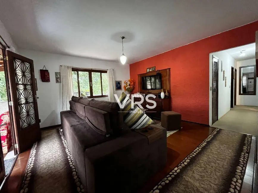 Casa com 3 quartos à venda, 336m2 em Tijuca, Teresopolis - RJ - imagem 9 Foto 9 de Casa com 3 quartos à venda, 336m2 em Tijuca, Teresopolis - RJ