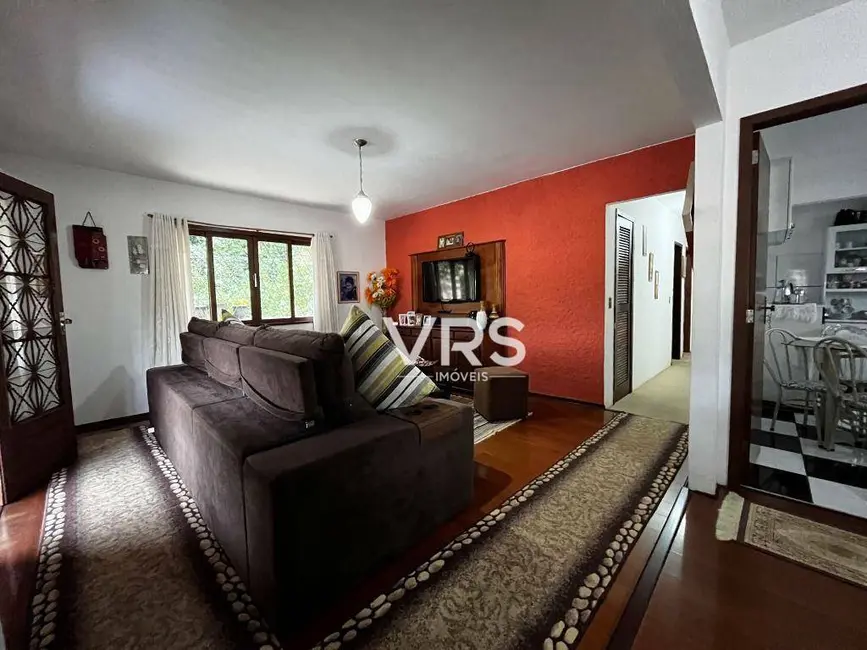 Casa com 3 quartos à venda, 336m2 em Tijuca, Teresopolis - RJ - imagem 8 Foto 8 de Casa com 3 quartos à venda, 336m2 em Tijuca, Teresopolis - RJ