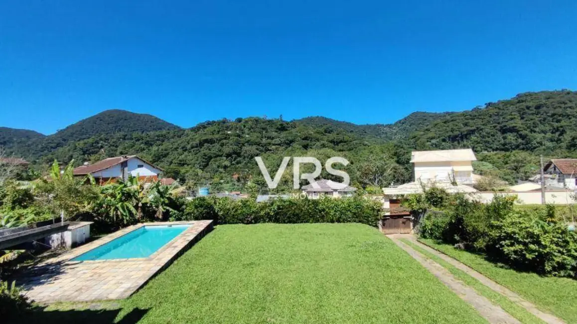 Casa com 3 quartos à venda, 1210m2 em Carlos Guinle, Teresopolis - RJ - imagem 4 Foto 4 de Casa com 3 quartos à venda, 1210m2 em Carlos Guinle, Teresopolis - RJ