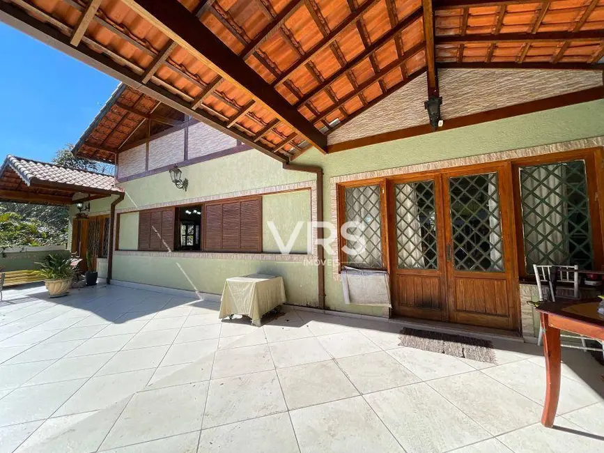 Foto 1 de Casa com 3 quartos à venda, 360m2 em Golfe, Teresopolis - RJ