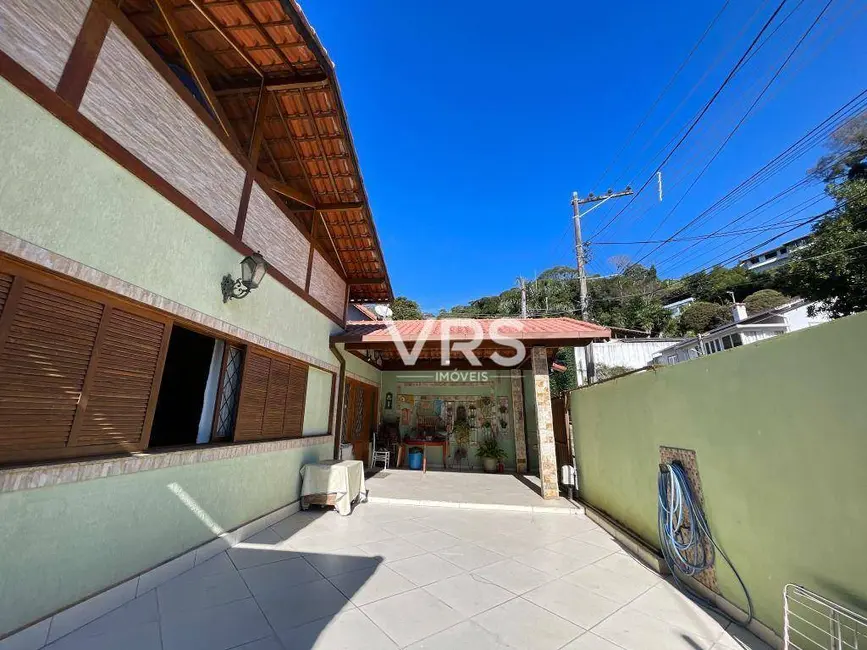 Casa com 3 quartos à venda, 360m2 em Golfe, Teresopolis - RJ - imagem 4 Foto 4 de Casa com 3 quartos à venda, 360m2 em Golfe, Teresopolis - RJ