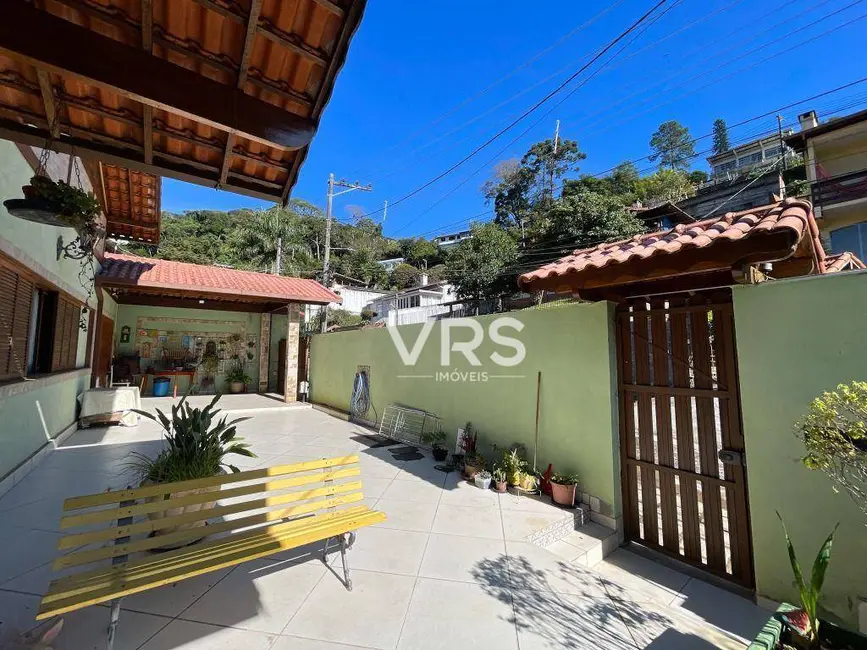 Casa com 3 quartos à venda, 360m2 em Golfe, Teresopolis - RJ - imagem 3 Foto 3 de Casa com 3 quartos à venda, 360m2 em Golfe, Teresopolis - RJ