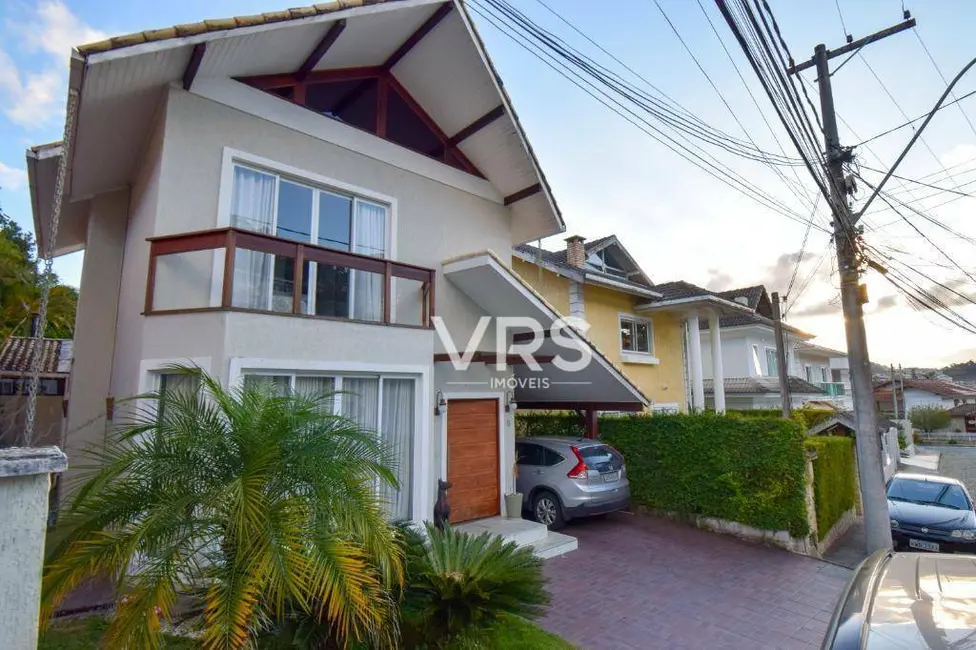 Foto 1 de Casa de Condomínio com 4 quartos à venda, 300m2 em Tijuca, Teresopolis - RJ