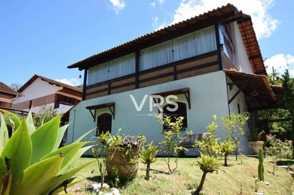 Casa com 2 quartos à venda, 1150m2 em Carlos Guinle, Teresopolis - RJ - imagem 3 Foto 3 de Casa com 2 quartos à venda, 1150m2 em Carlos Guinle, Teresopolis - RJ