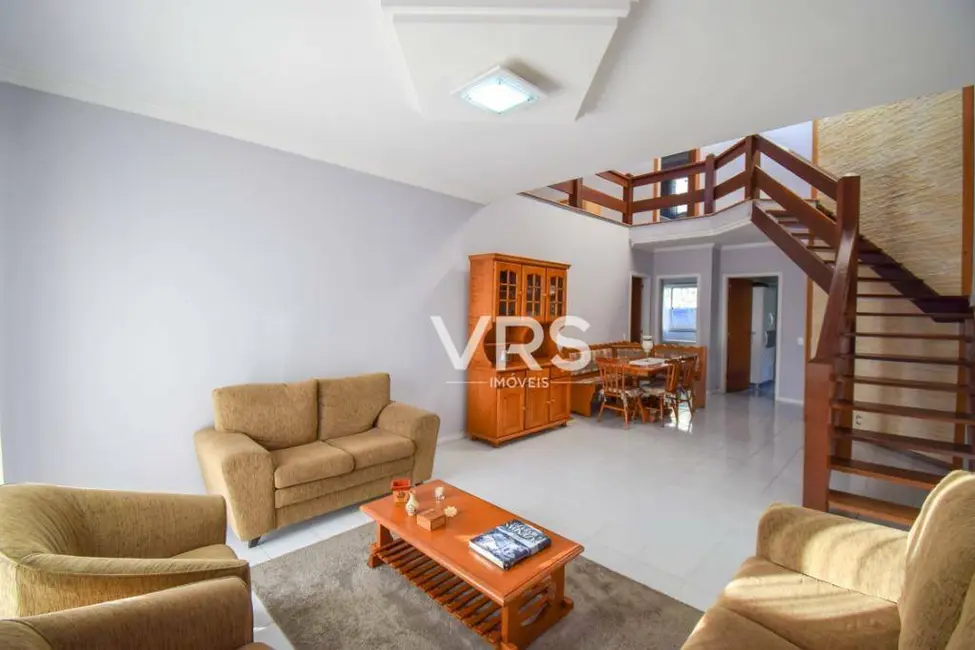 Foto 2 de Casa de Condomínio com 4 quartos à venda, 420m2 em Tijuca, Teresopolis - RJ