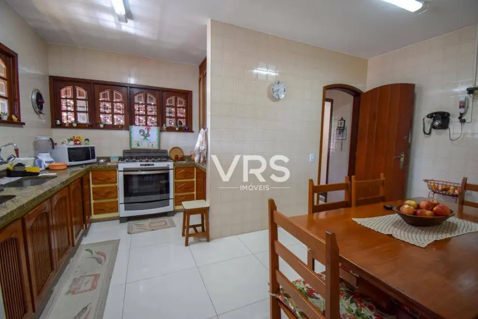 Foto 8 de Casa com 6 quartos à venda, 1000m2 em Várzea, Teresopolis - RJ