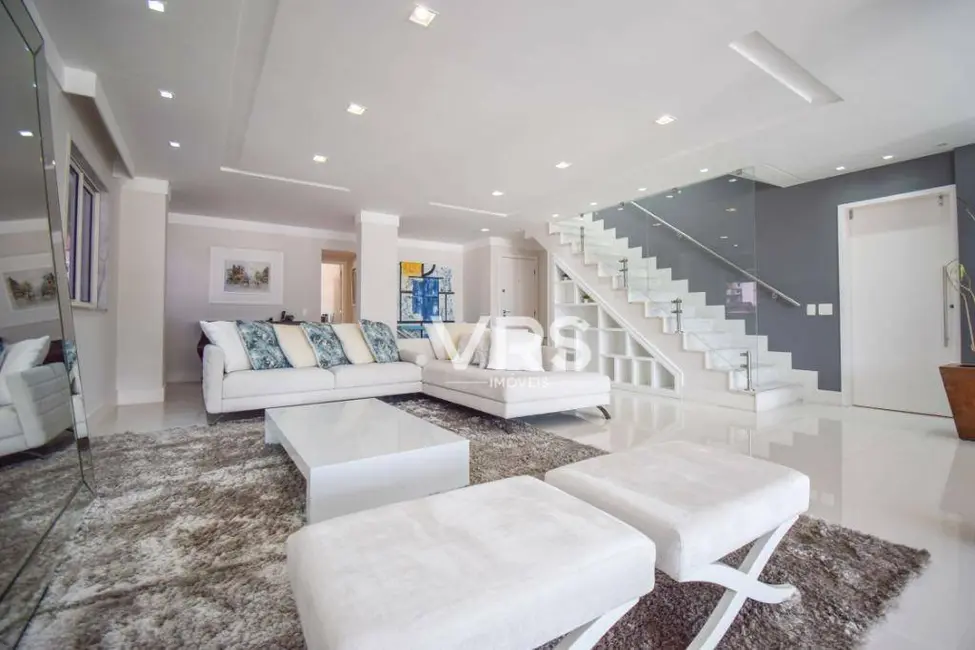 Foto 1 de Cobertura com 3 quartos à venda, 505m2 em Agriões, Teresopolis - RJ