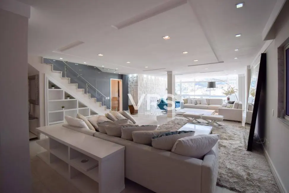 Foto 2 de Cobertura com 3 quartos à venda, 505m2 em Agriões, Teresopolis - RJ