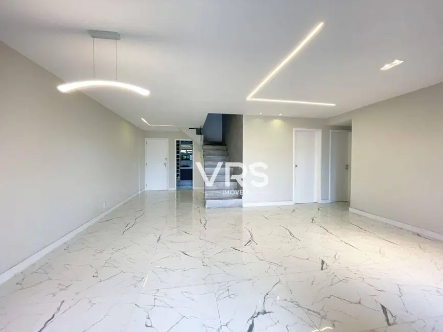 Foto 2 de Cobertura com 3 quartos à venda, 144m2 em Alto, Teresopolis - RJ
