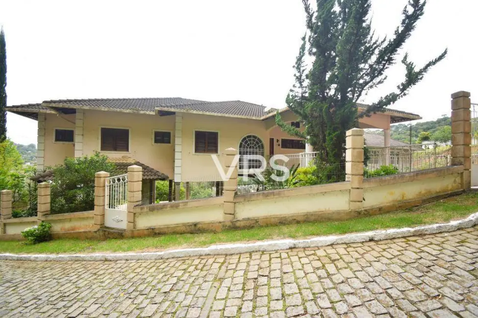 Foto 2 de Casa de Condomínio com 3 quartos à venda e para alugar, 600m2 em Barra do Imbuí, Teresopolis - RJ