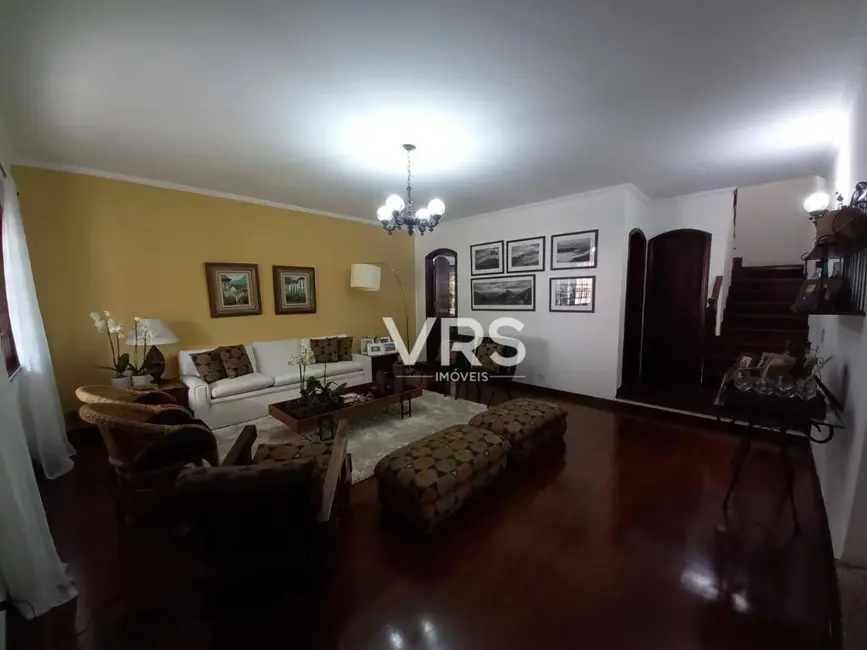 Casa com 3 quartos à venda, 600m2 em Várzea, Teresopolis - RJ - imagem 2 Foto 2 de Casa com 3 quartos à venda, 600m2 em Várzea, Teresopolis - RJ