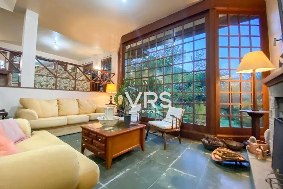 Foto 8 de Casa com 6 quartos à venda, 1078m2 em Albuquerque, Teresopolis - RJ