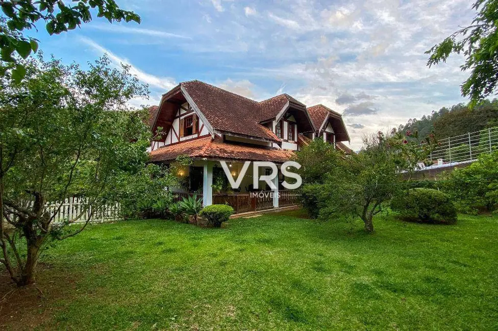 Foto 1 de Casa com 6 quartos à venda, 1078m2 em Albuquerque, Teresopolis - RJ