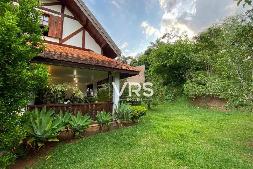 Foto 3 de Casa com 6 quartos à venda, 1078m2 em Albuquerque, Teresopolis - RJ