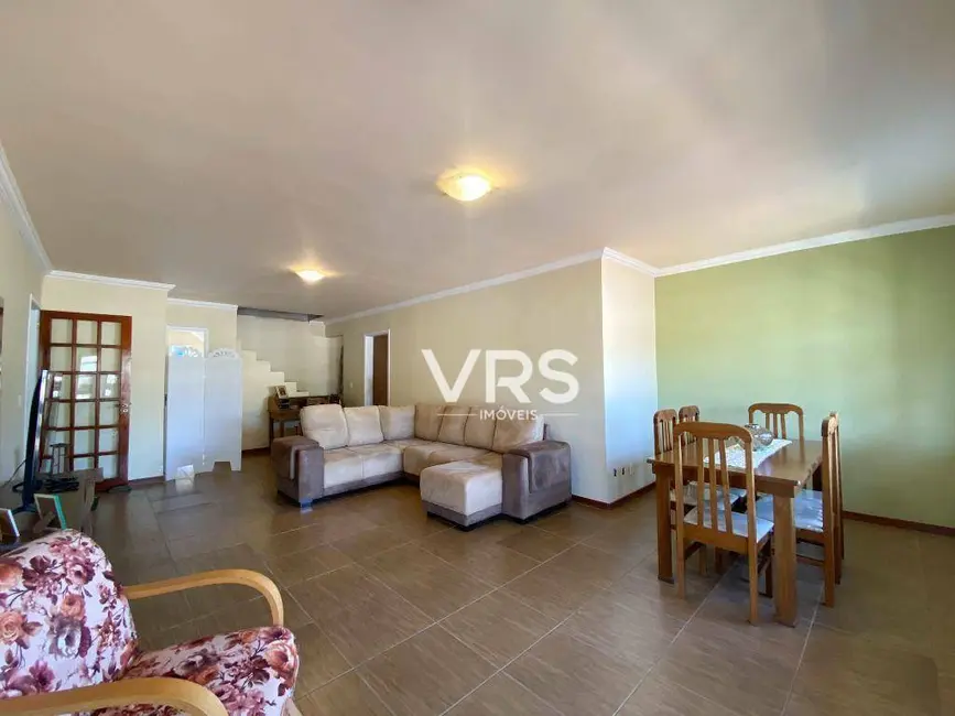 Foto 3 de Casa com 3 quartos à venda, 303m2 em Tijuca, Teresopolis - RJ