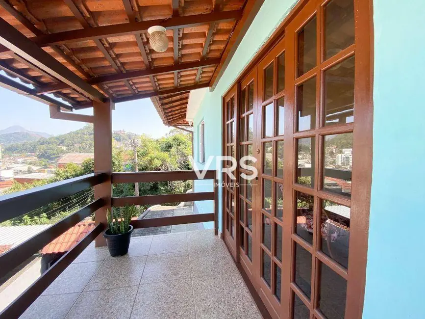 Foto 2 de Casa com 3 quartos à venda, 303m2 em Tijuca, Teresopolis - RJ