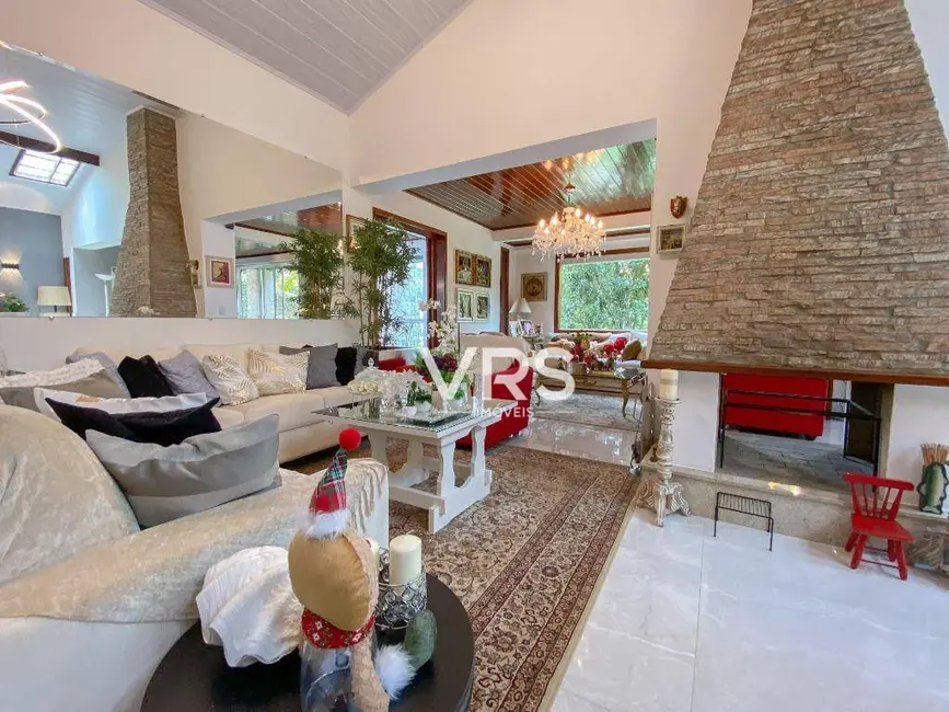 Casa com 4 quartos à venda, 1400m2 em Golfe, Teresopolis - RJ - imagem 9 Foto 9 de Casa com 4 quartos à venda, 1400m2 em Golfe, Teresopolis - RJ