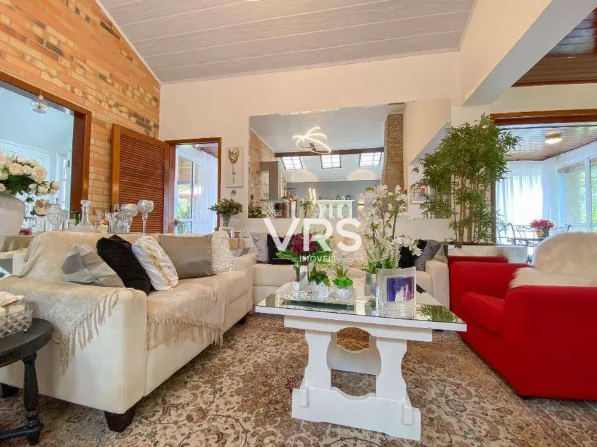 Casa com 4 quartos à venda, 1400m2 em Golfe, Teresopolis - RJ - imagem 5 Foto 5 de Casa com 4 quartos à venda, 1400m2 em Golfe, Teresopolis - RJ