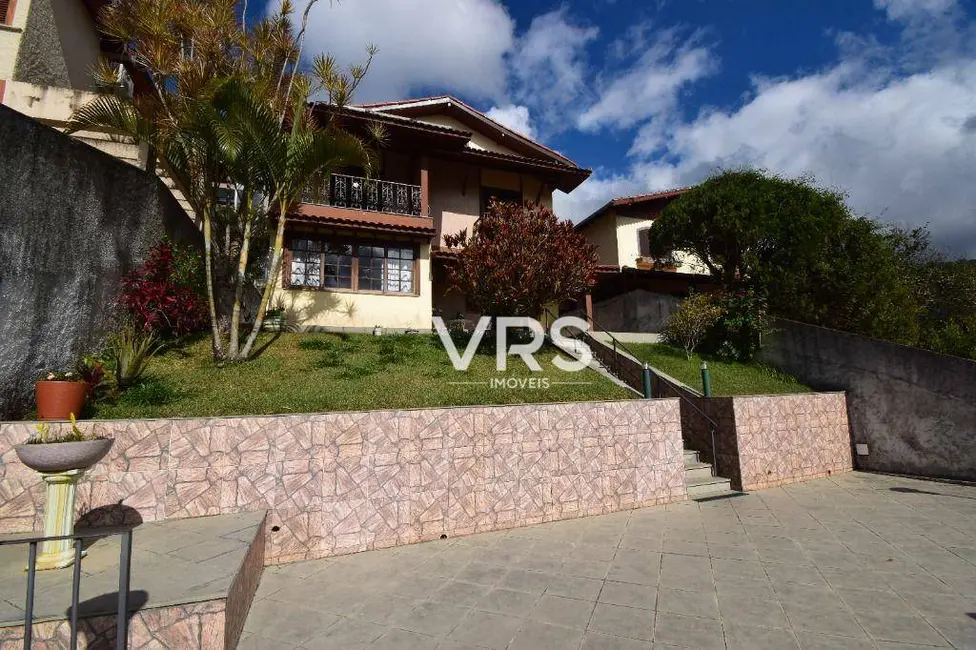 Foto 1 de Casa com 5 quartos à venda, 402m2 em Agriões, Teresopolis - RJ