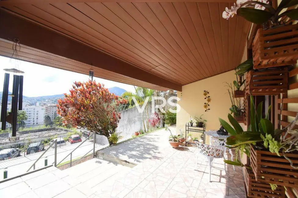 Casa com 5 quartos à venda, 402m2 em Agriões, Teresopolis - RJ - imagem 9 Foto 9 de Casa com 5 quartos à venda, 402m2 em Agriões, Teresopolis - RJ