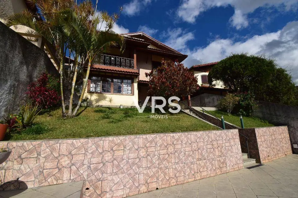 Casa com 5 quartos à venda, 402m2 em Agriões, Teresopolis - RJ - imagem 5 Foto 5 de Casa com 5 quartos à venda, 402m2 em Agriões, Teresopolis - RJ