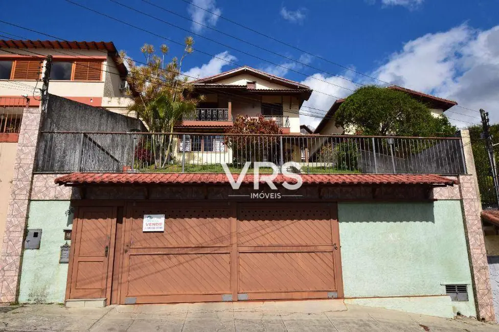 Foto 2 de Casa com 5 quartos à venda, 402m2 em Agriões, Teresopolis - RJ
