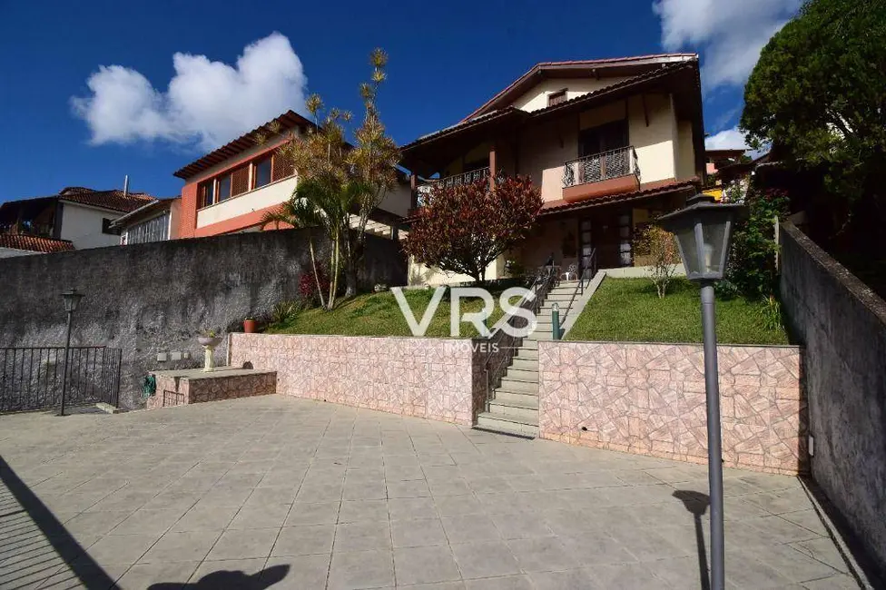 Casa com 5 quartos à venda, 402m2 em Agriões, Teresopolis - RJ - imagem 7 Foto 7 de Casa com 5 quartos à venda, 402m2 em Agriões, Teresopolis - RJ